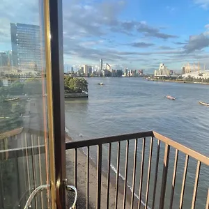 Modern Duplex With Great Views Of The River Thames Apartment
